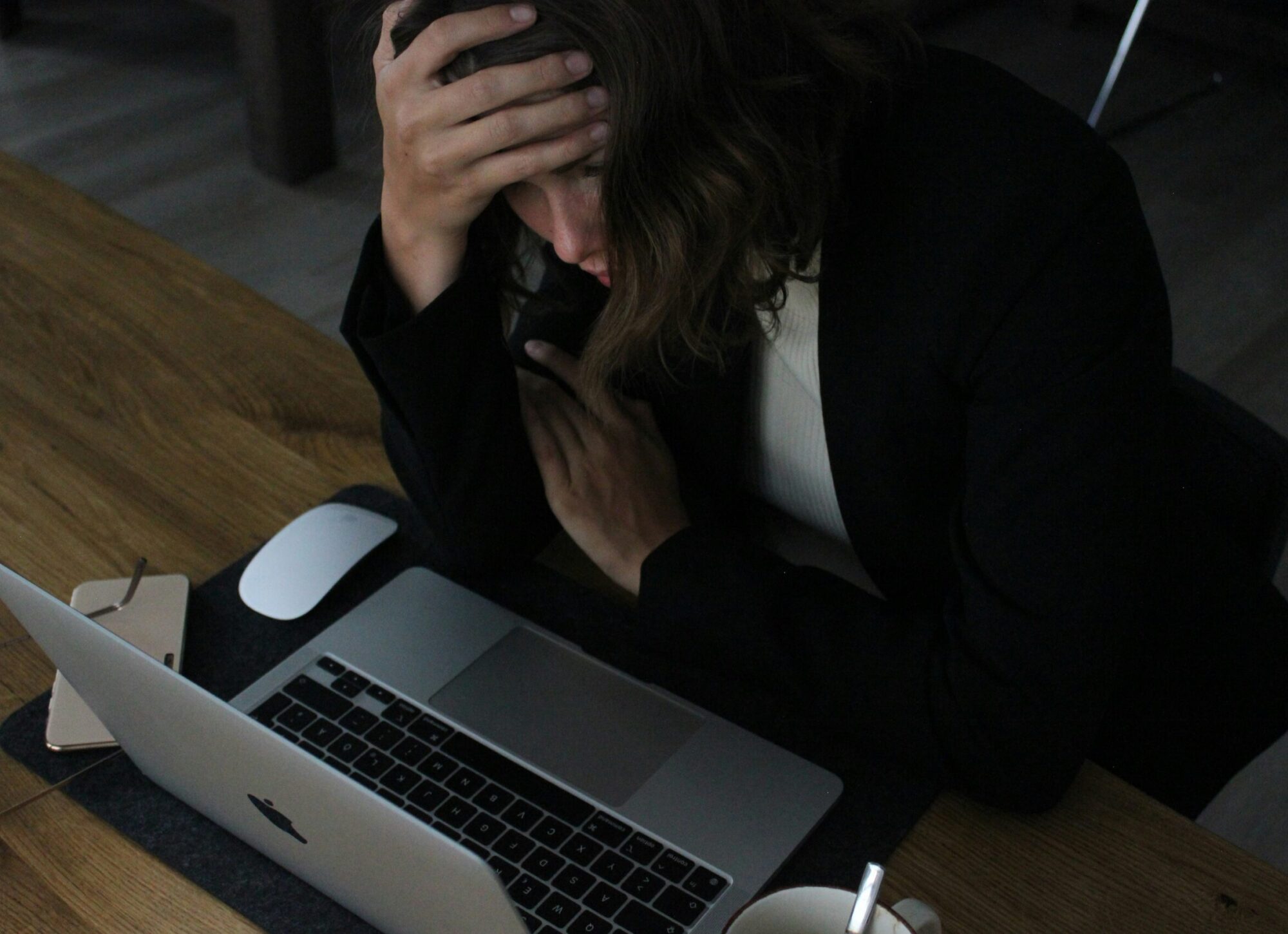 Stress au travail : comment reconnaître les signes invisibles avant l&rsquo;épuisement ?